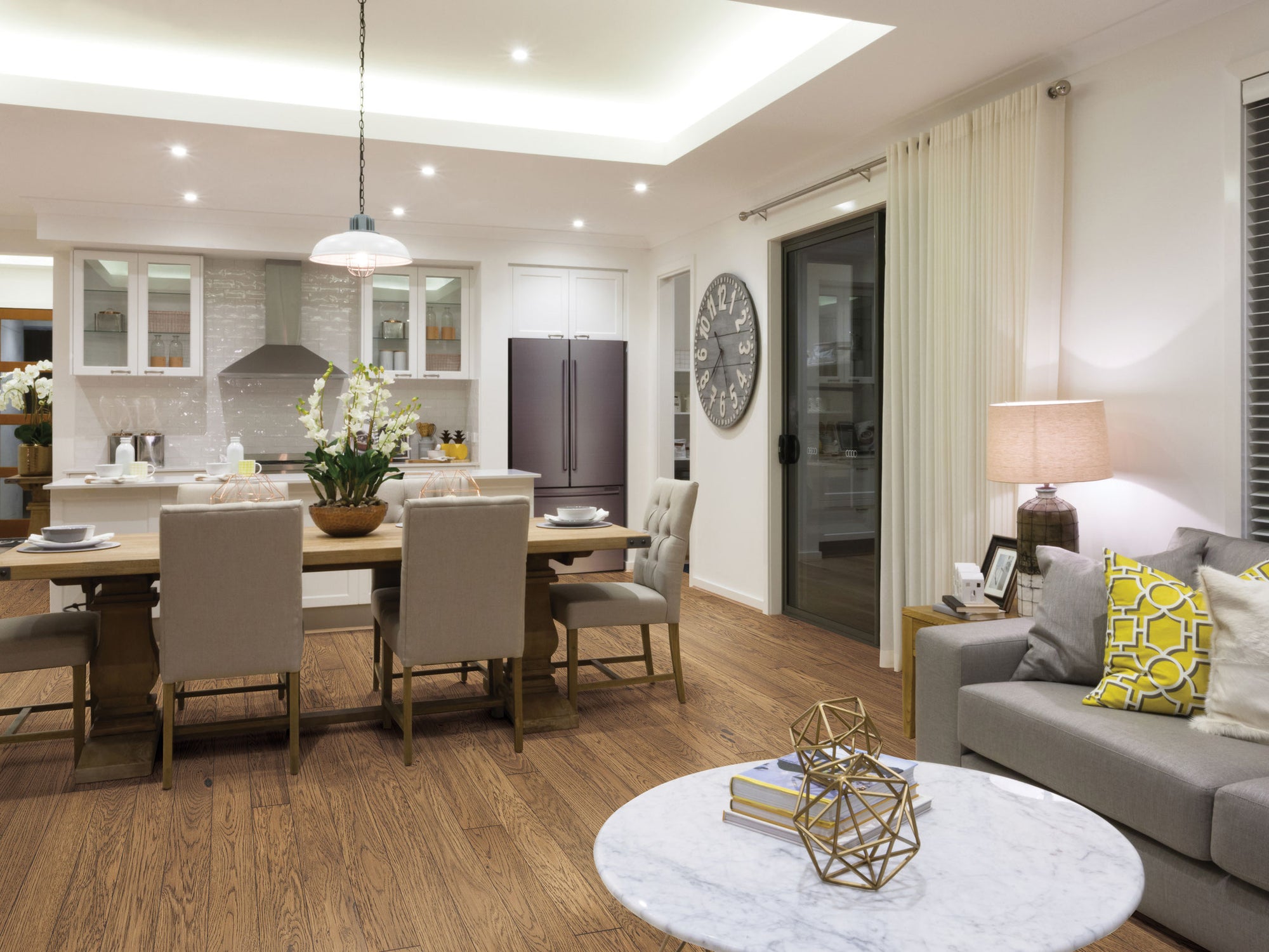 Paramount Solid Prefinished Classics Oak Caramel